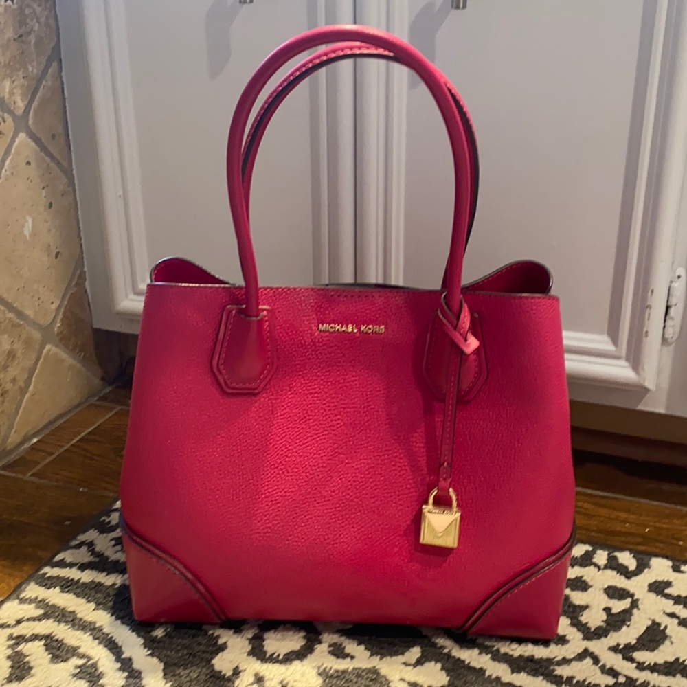 Michael Kors pink hand bag